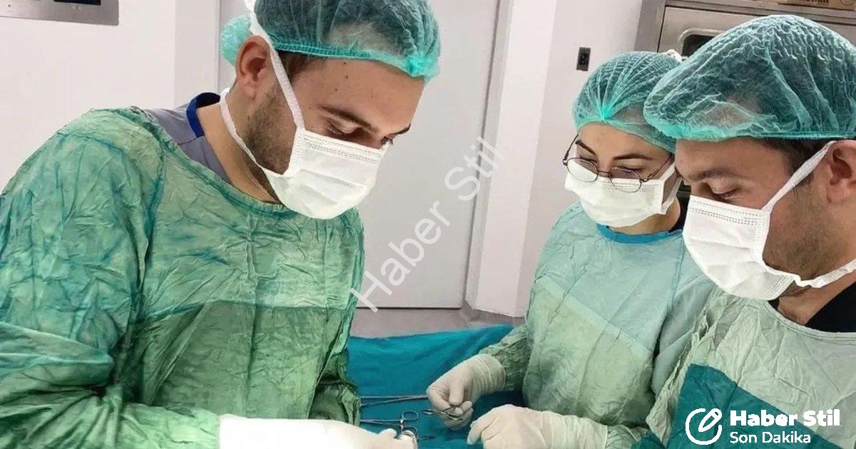 "Şuhut Devlet Hastanesi'nde Kritik Fıtık Operasyonu Başarıyla Yapıldı" başlıklı haber için fotoreali